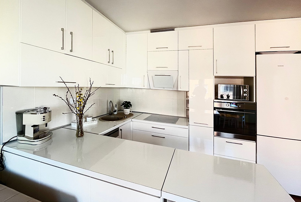 nowoczesny design kuchni w luksusowym apartamencie na sprzedaż Inowrocław