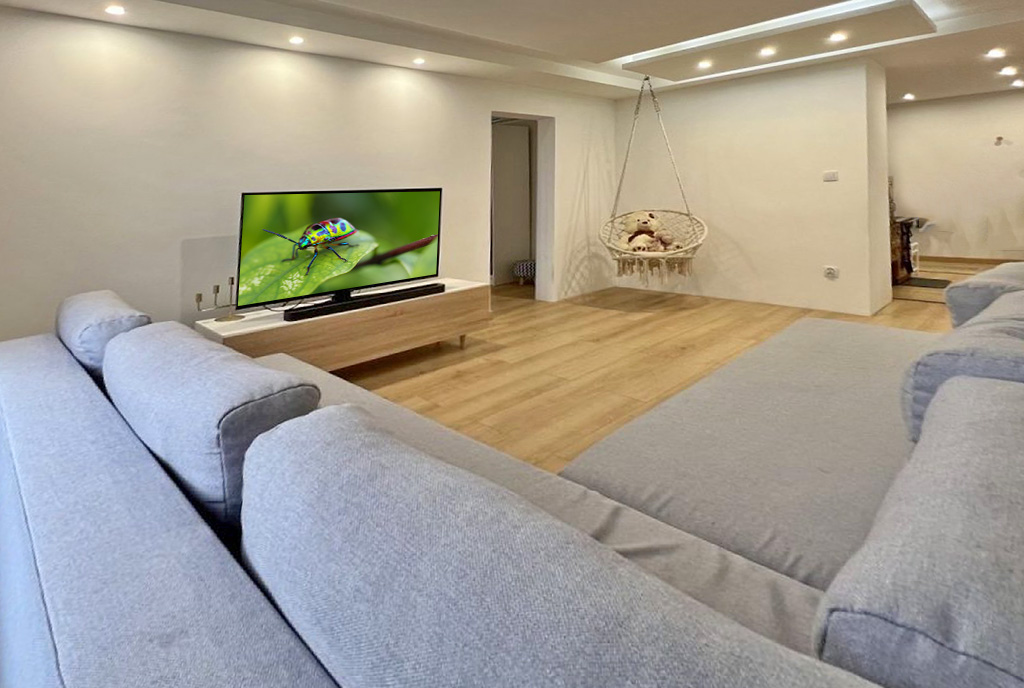 zaaranżowany we współczesnym designie salon w luksusowym apartamencie na sprzedaż Legnica (okolice)