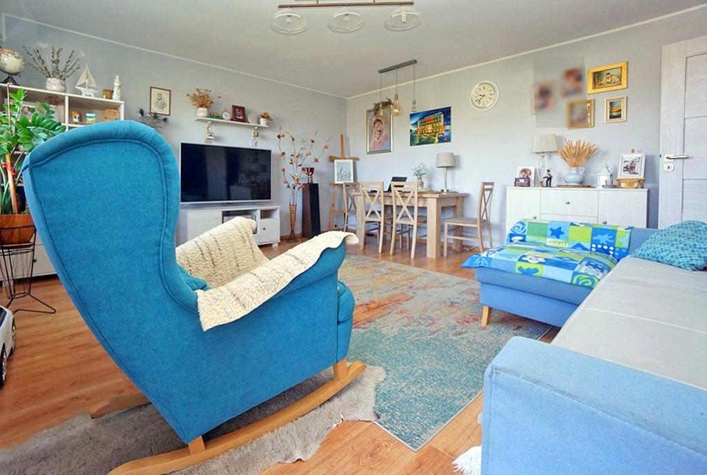 na pierwszym planie salon w ekskluzywnym apartamencie do sprzedaży Piotrków Trybunalski