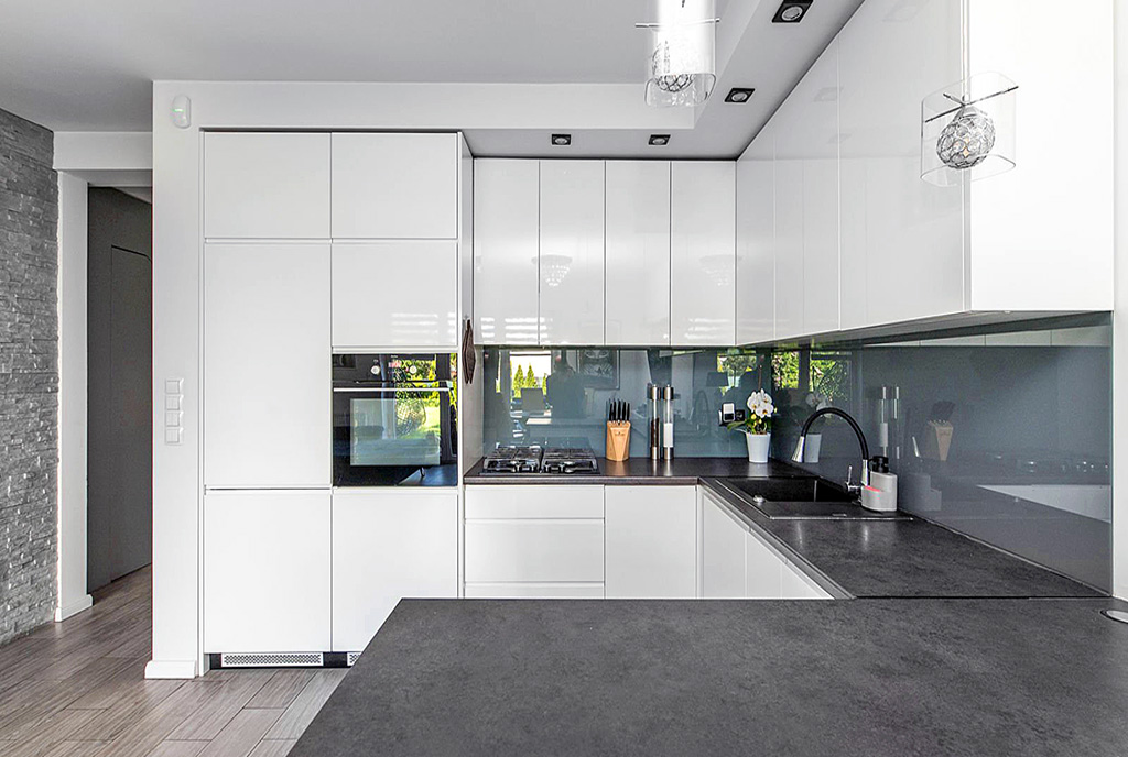 zaprojektowane zgodnie z najnowszymi trendami wnętrze willi luksusowej willi na sprzedaż Gdynia (okolice)