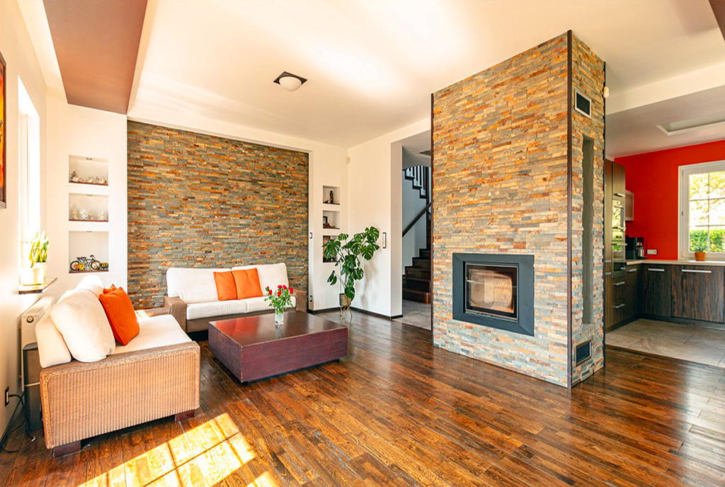 salon z kominkiem w ekskluzywnej willi do sprzedaży Kalisz (okolice)