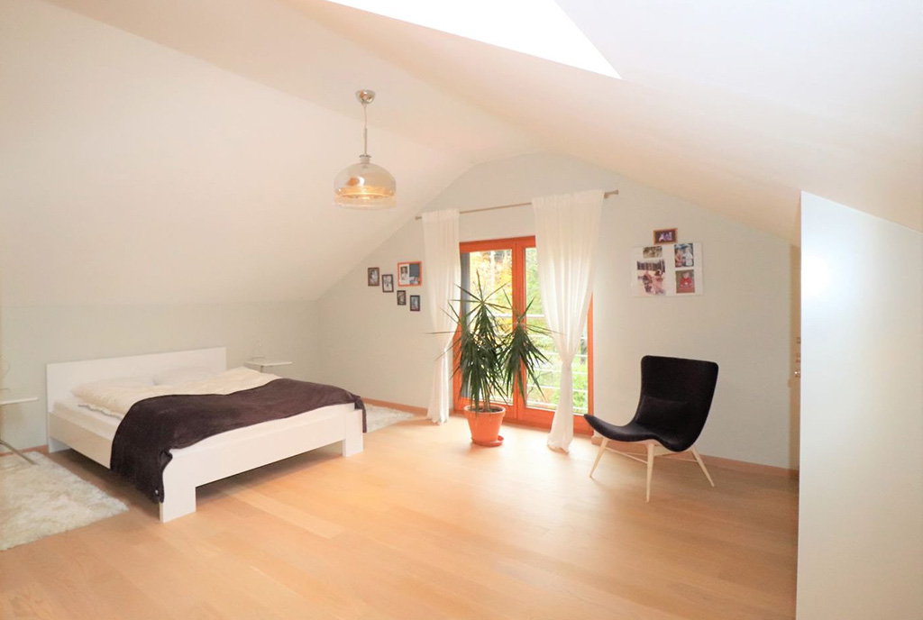 fragment sypialni w ekskluzywnej willi na sprzedaż Ustroń