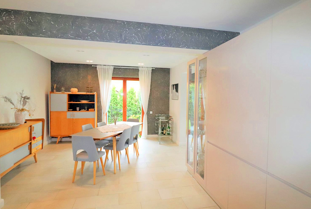 słoneczne wnętrze luksusowej willi na sprzedaż Ustroń