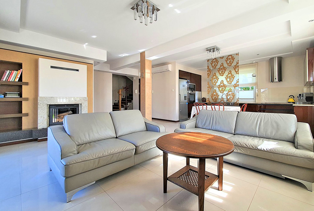 kameralny salon w ekskluzywnej willi do sprzedaży Białystok (okolice)