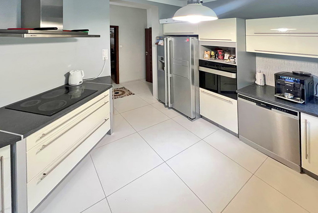 zabudowana kuchnia w luksusowej willi do sprzedaży Zielona Góra