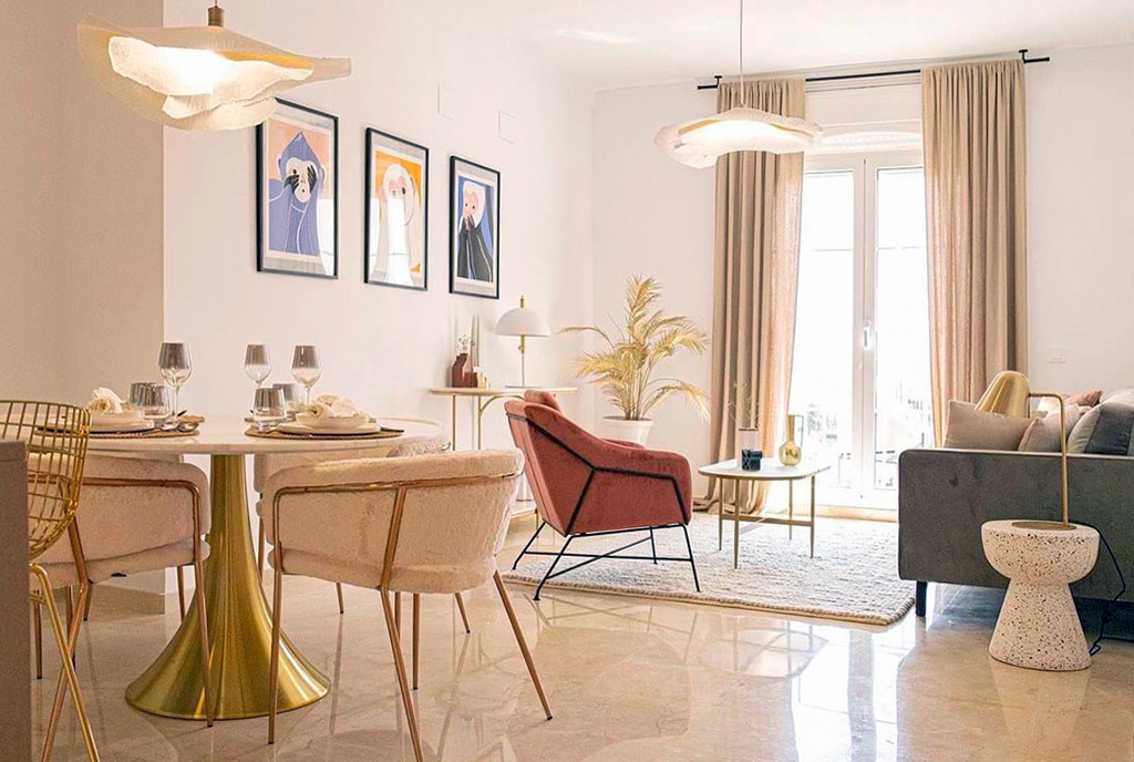 kameralny pokój dzienny w luksusowym apartamencie na sprzedaż Hiszpania (Manilva)