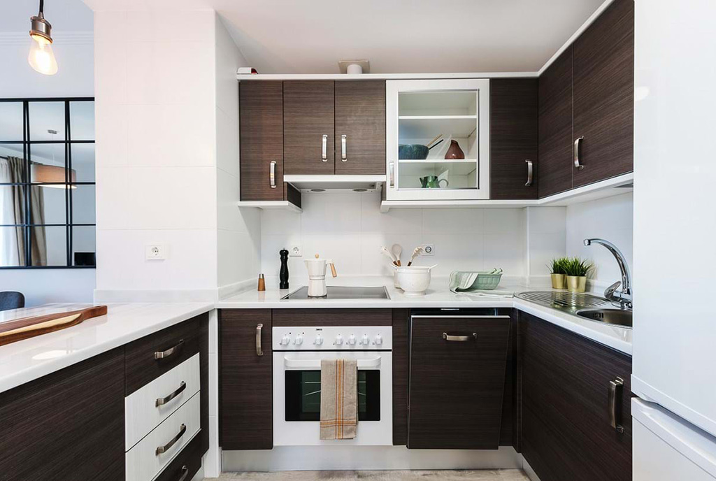 nowoczesna zabudowa kuchni w luksusowym apartamencie na sprzedaż Hiszpania (Manilva)
