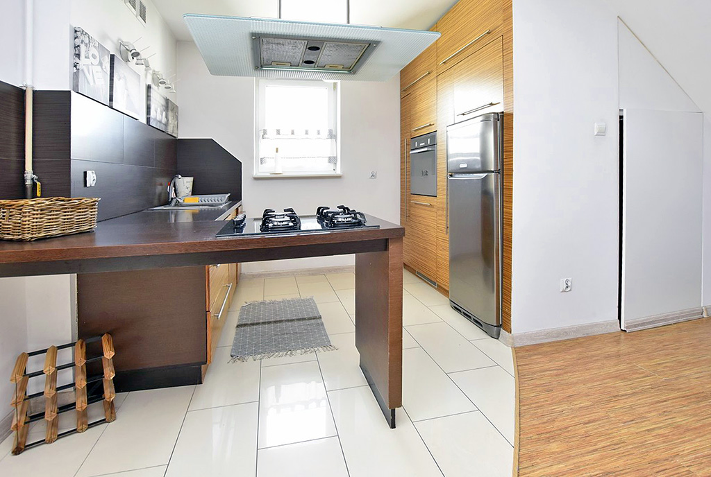 funkcjonalna kuchnia w luksusowym apartamencie do wynajmu Inowrocław