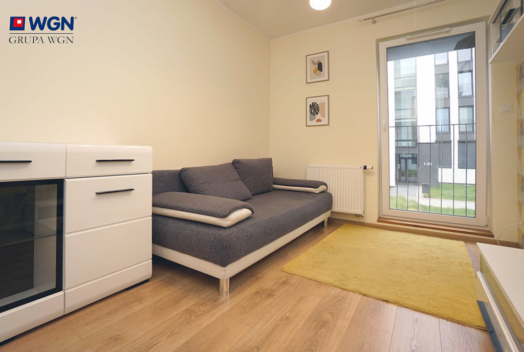jeden z komfortowych pokoi w luksusowym apartamencie na wynajem Konin
