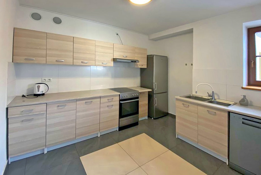 funkcjonalna kuchnia w luksusowym apartamencie na wynajem Szczecin