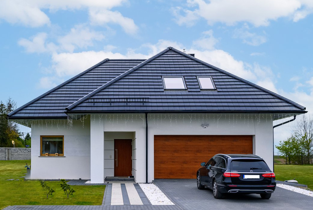 frontowa elewacja ekskluzywnej willi na sprzedaż Gdańsk (okolice)