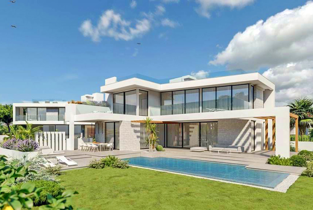 widok od strony basenu na ekskluzywną willę do sprzedaży Hiszpania (Marbella)