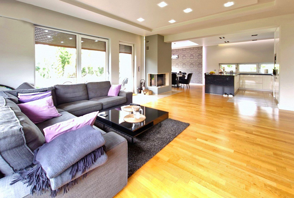 efektowne oświetlenie luksusowego salonu w ekskluzywnej willi do sprzedaży Bielsko-Biała (okolice)