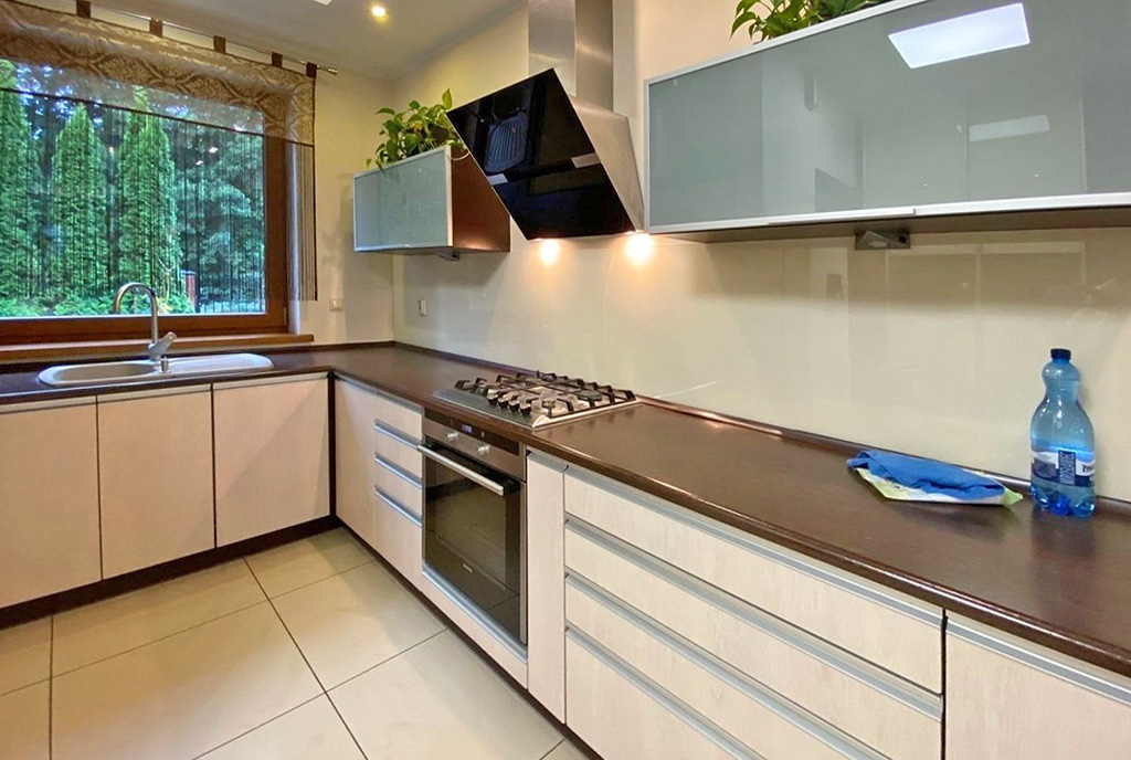 nowoczesna kuchnia w ekskluzywnej willi na sprzedaż Szczecin (okolice)