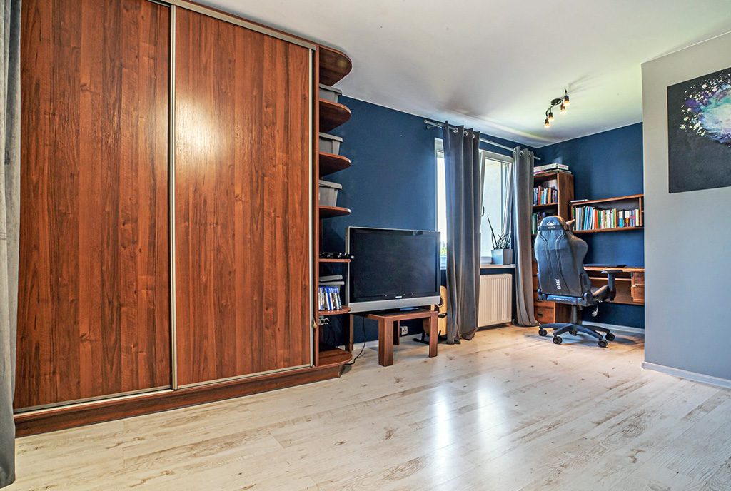 imponujący pokój dzienny w luksusowym apartamencie do wynajmu Bolesławiec (okolice)