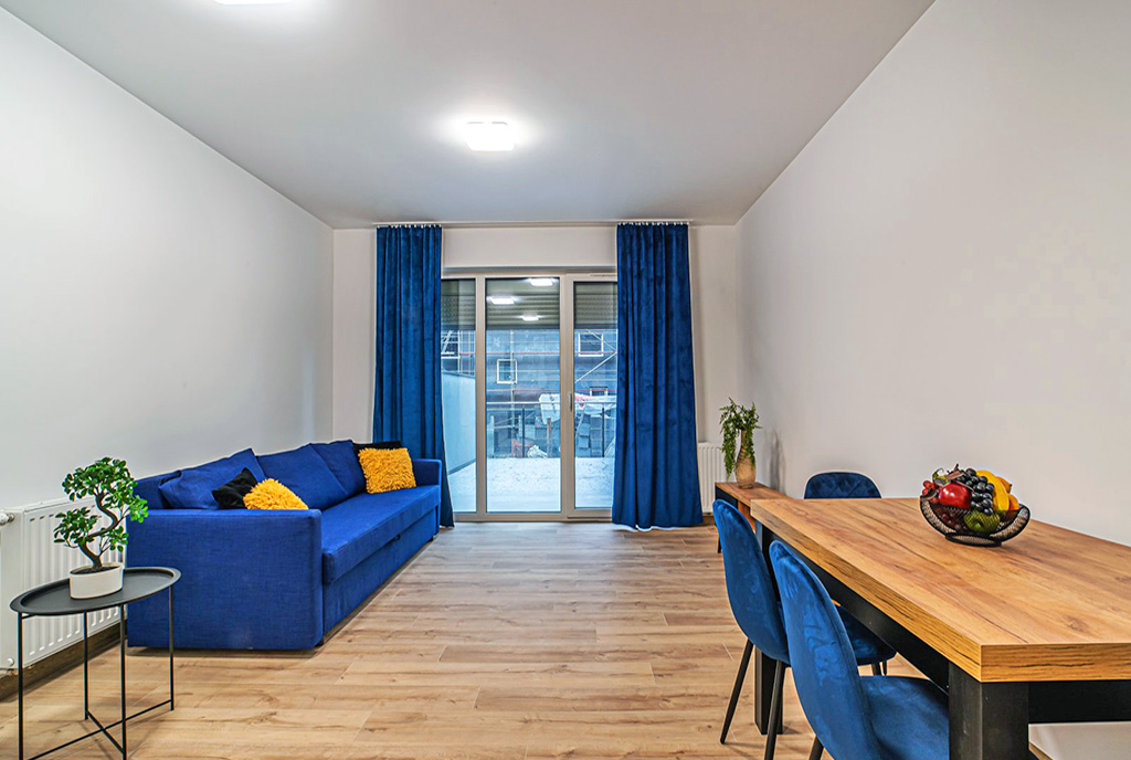 elegancki salon w ekskluzywnym apartamencie do wynajęcia Bolesławiec