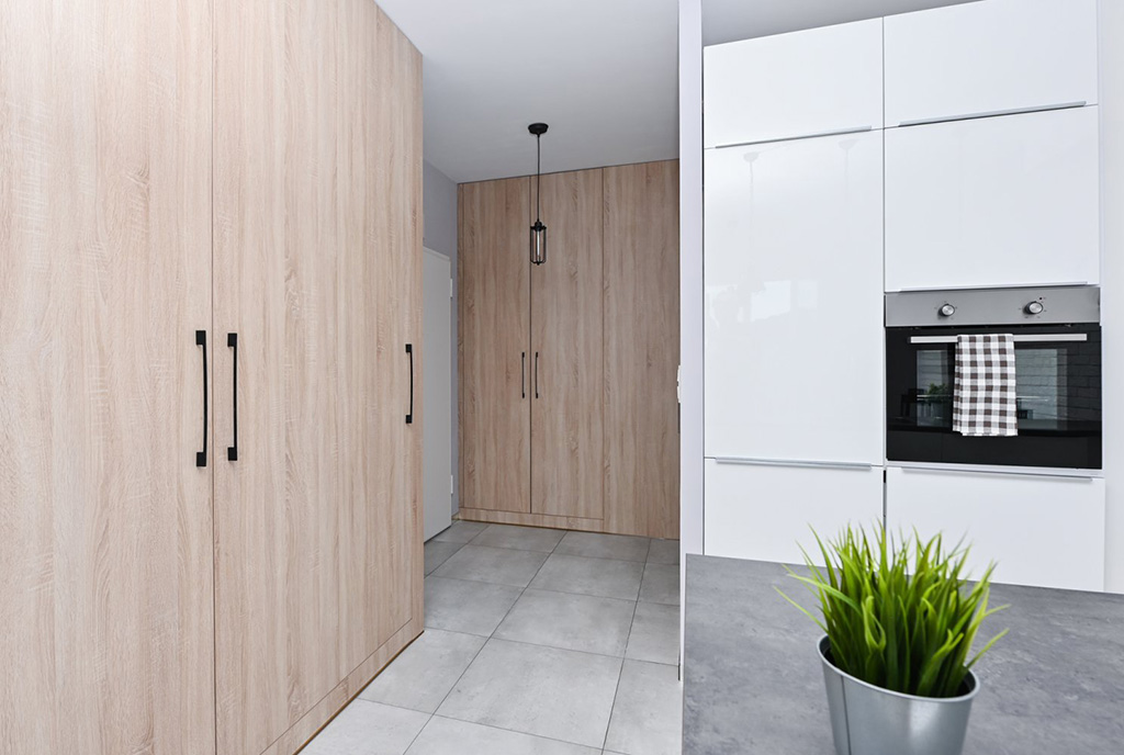 fragment holu w ekskluzywnym apartamencie na wynajem Warszawa