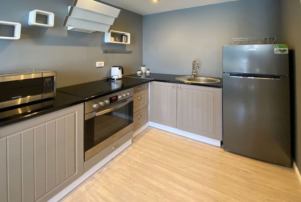 futurystyczna kuchnia w luksusowym apartamencie do wynajmu Szczecin