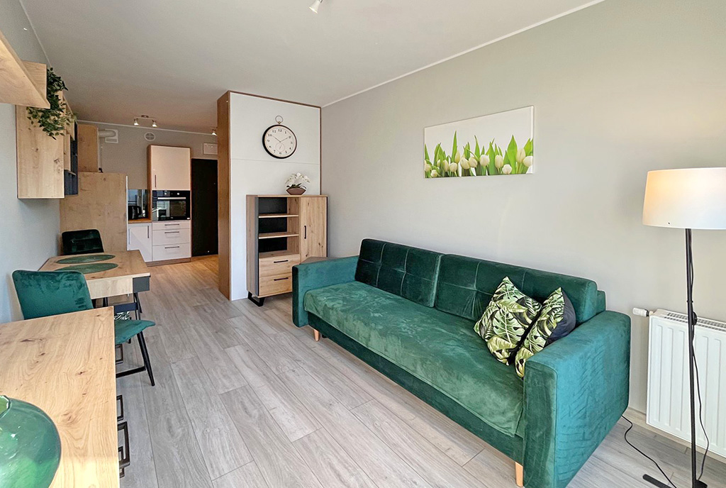 widok z salonu na aneks kuchenny w ekskluzywnym apartamencie do wynajęcia Szczecin