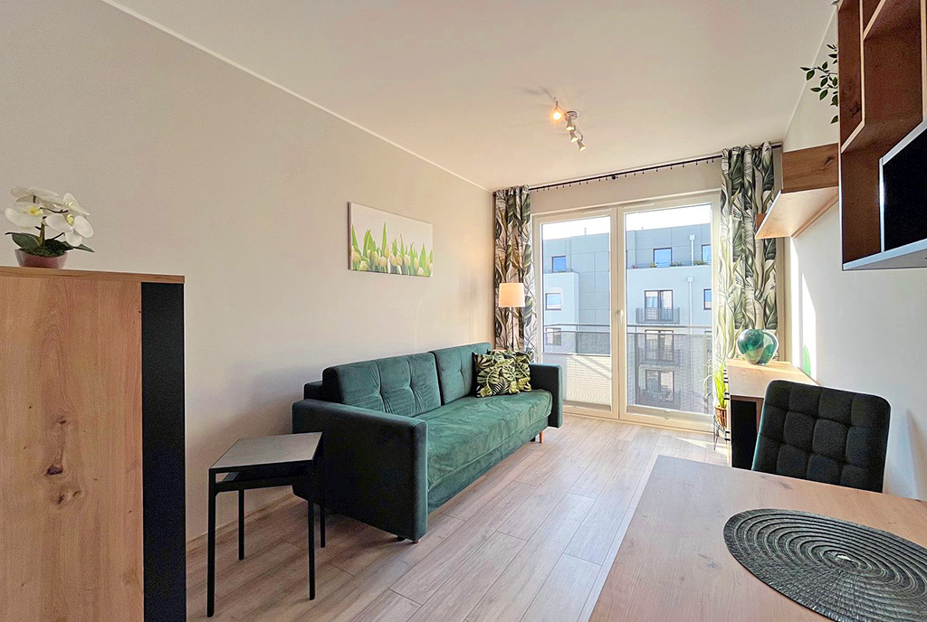 słoneczny pokój dzienny w luksusowym apartamencie do wynajmu Szczecin