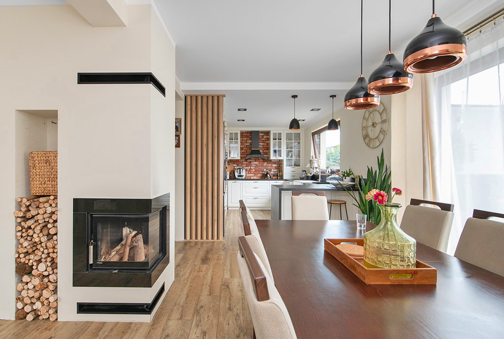 kominek we wnętrzu luksusowej willi na sprzedaż Gdynia (okolice)