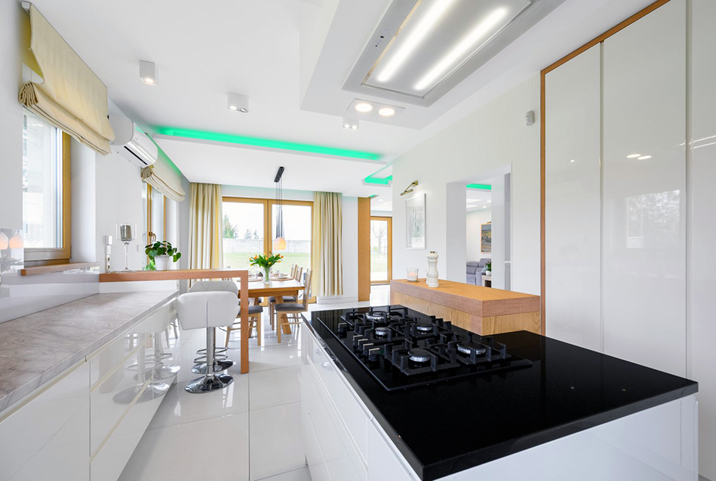 efektowne oświetlenie ekskluzywnej willi do sprzedaży Gdańsk (okolice)