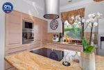 zabudowana kuchnia w luksusowej willi do sprzedaży Gdynia (okolice)