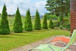 przepięknie zagospodarowana działka wokół luksusowej willi do sprzedaży Mazury