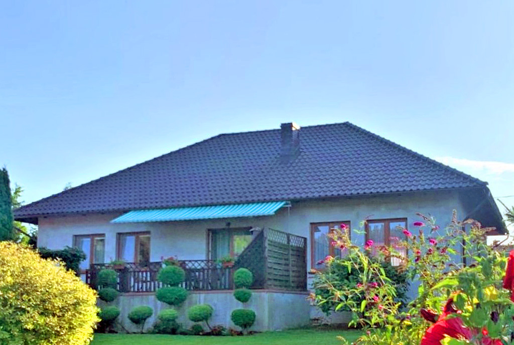 tylna elewacja luksusowej willi na sprzedaż Wrocław (okolice)