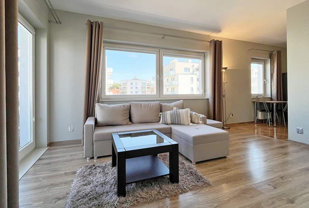 elegancki salon w ekskluzywnym apartamencie do wynajęcia Szczecin