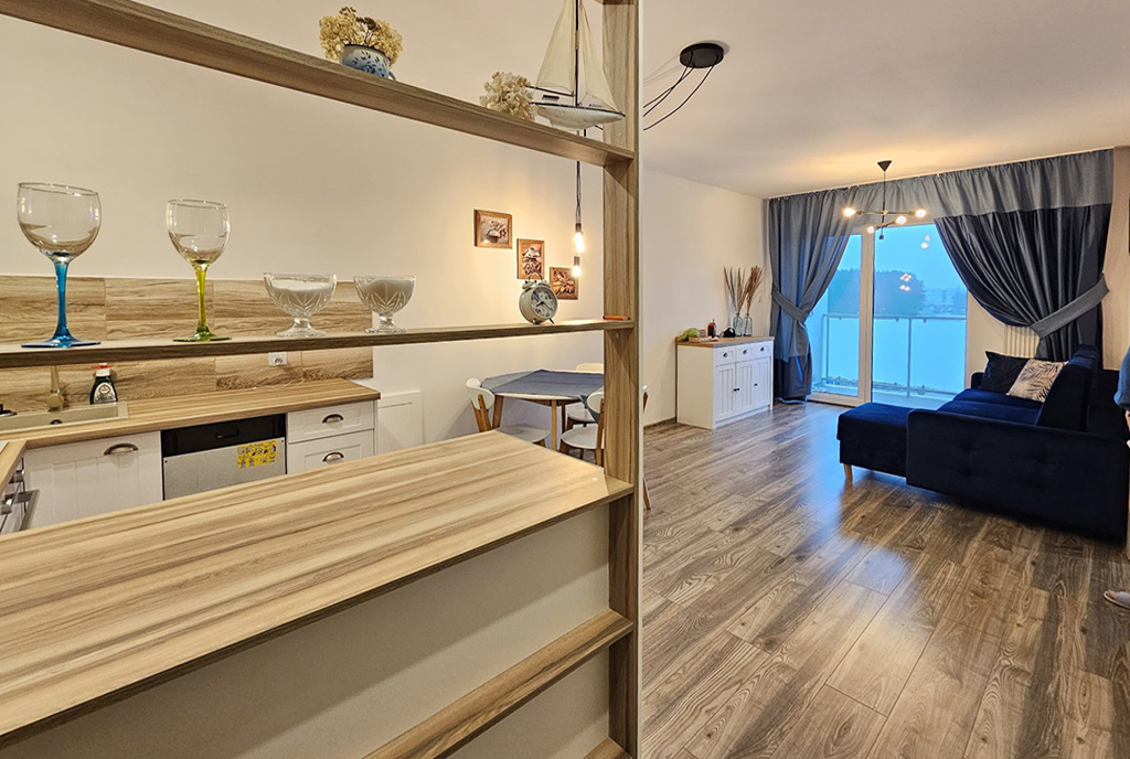 widok na salon w ekskluzywnym apartamencie do wynajęcia Zielona Góra (okolice)