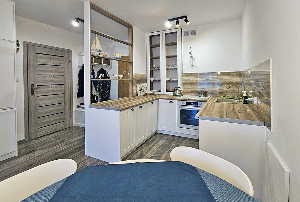 jadalnia oraz kuchnia w luksusowym apartamencie do wynajmu Zielona Góra (okolice)