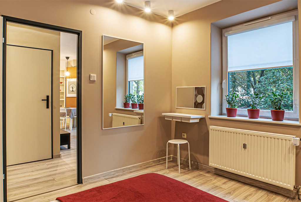 jedno z eleganckich pomieszczeń w luksusowym apartamencie na wynajem Bolesławiec