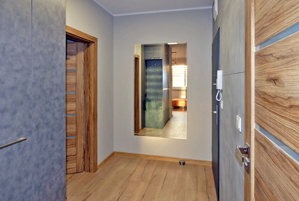 funkcjonalny przedpokój w ekskluzywnym apartamencie na wynajem Ostrów Wielkopolski