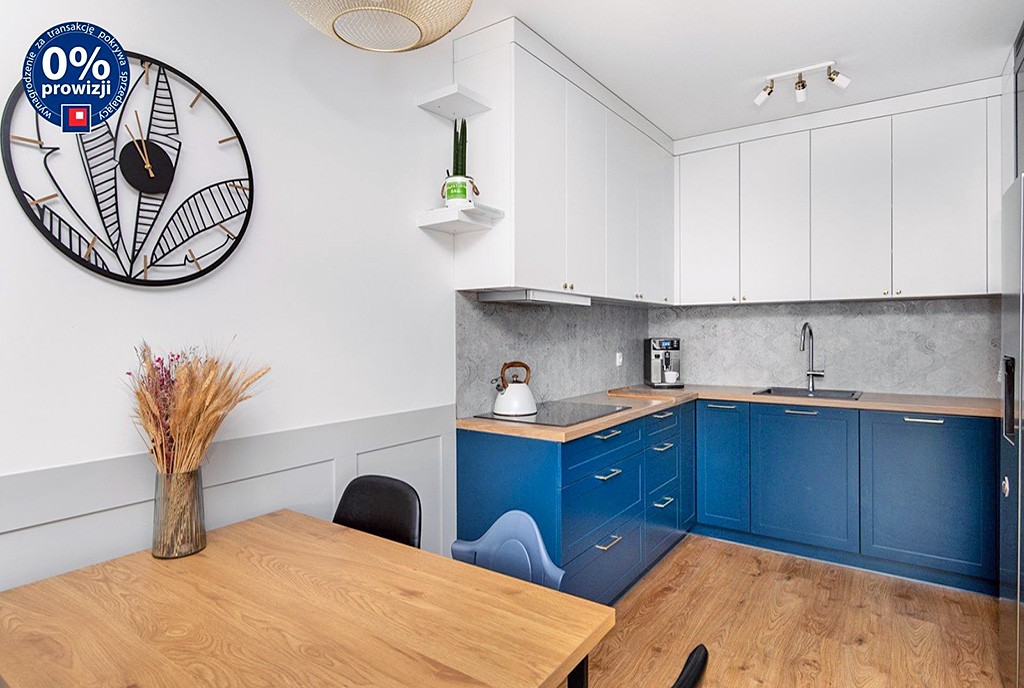 na zdjęciu kuchnia oraz jadalnia w ekskluzywnej willi na sprzedaż Gdynia (okolice)