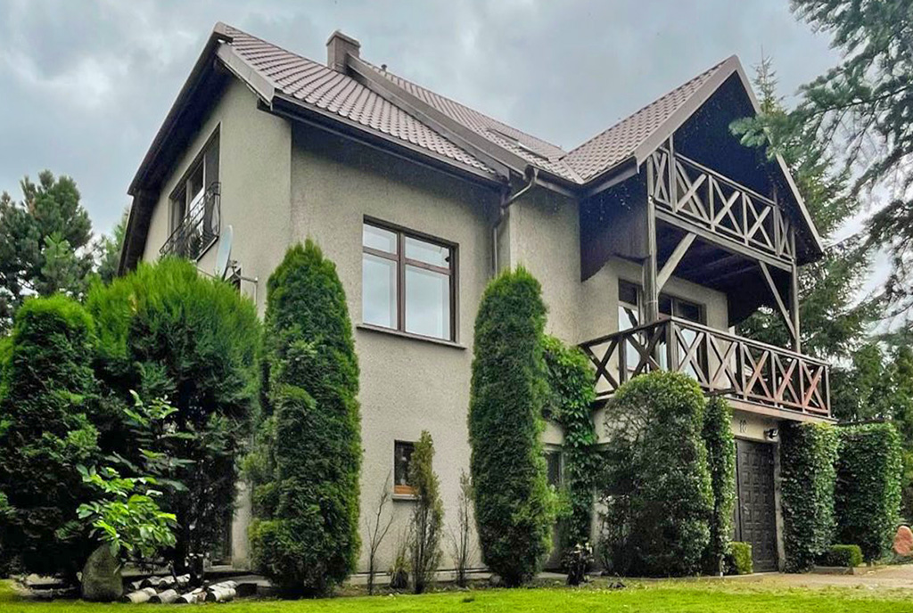 okazała architektura luksusowej willi na sprzedaż Toruń (okolice)