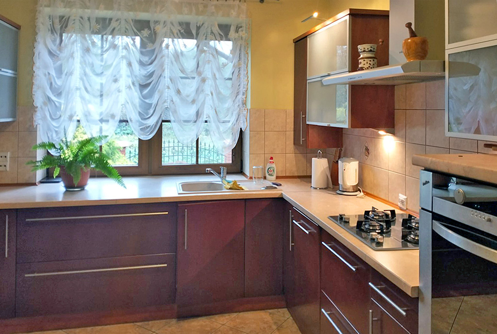 zabudowana kuchnia w ekskluzywnej willi na sprzedaż Warszawa (okolice)