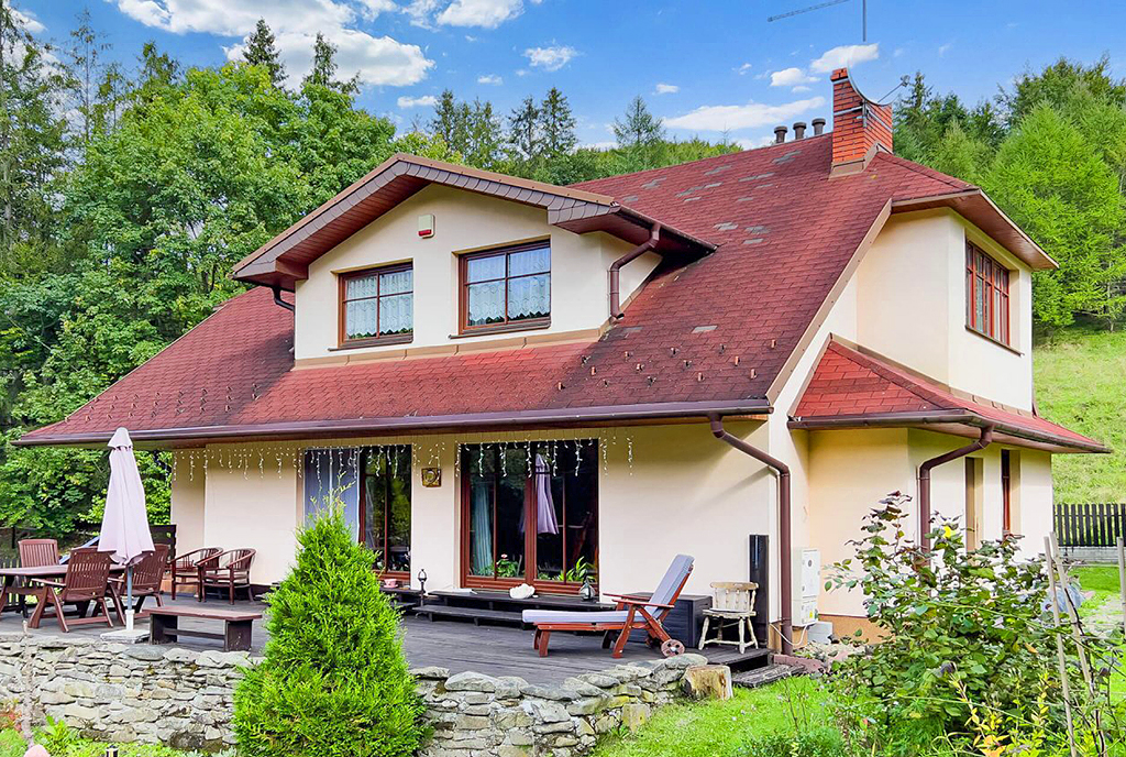 widok od strony tarasu na ekskluzywną willę do sprzedaży Bielsko-Biała (okolice)