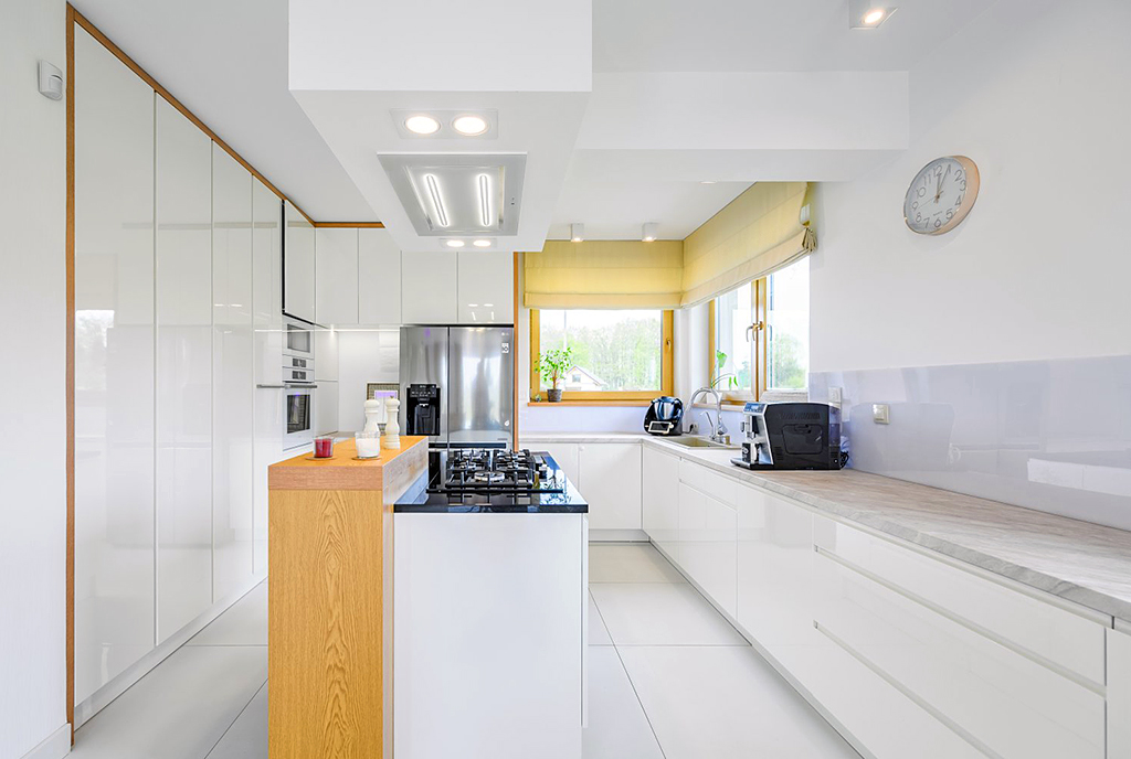 nowoczesna kuchnia w ekskluzywnej willi do sprzedaży Gdańsk (okolice)