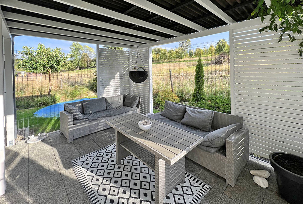 słoneczny taras przy ekskluzywnej willi do sprzedaży Wałbrzych (okolice)