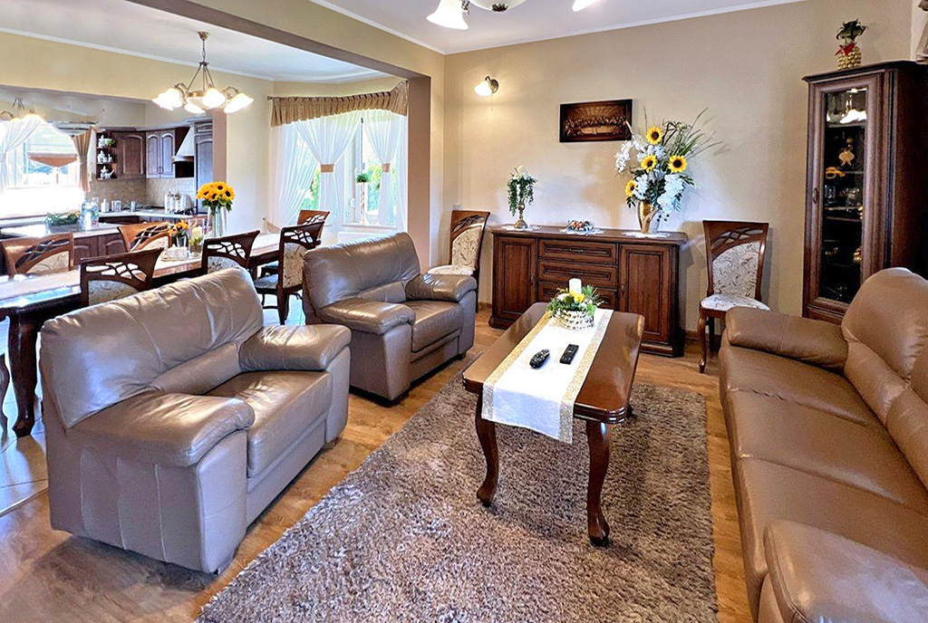 reprezentacyjny pokój dzienny w luksusowej willi na sprzedaż Wrocław (okolice)