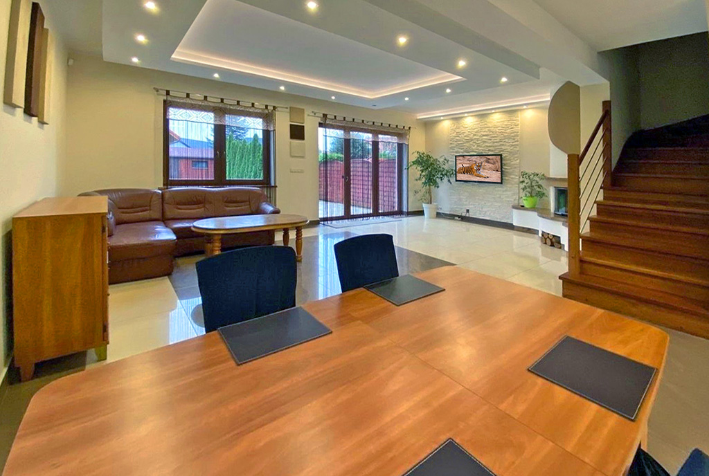 imponujące oświetlenie luksusowej willi na wynajem Szczecin (okolice)