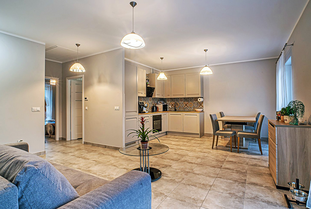 przestronne wnętrze ekskluzywnego apartamentu do sprzedaży Bolesławiec