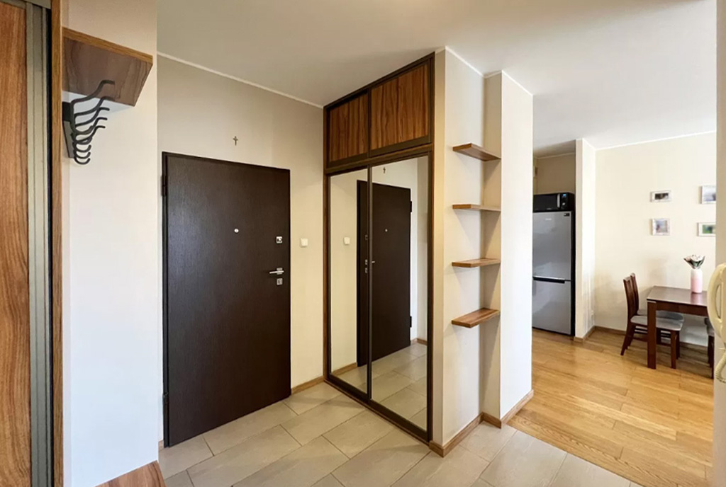 przestronny hol w luksusowym apartamencie na sprzedaż Gdańsk
