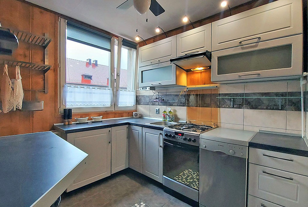 zabudowana kuchnia w luksusowym apartamencie na sprzedaż Legnica