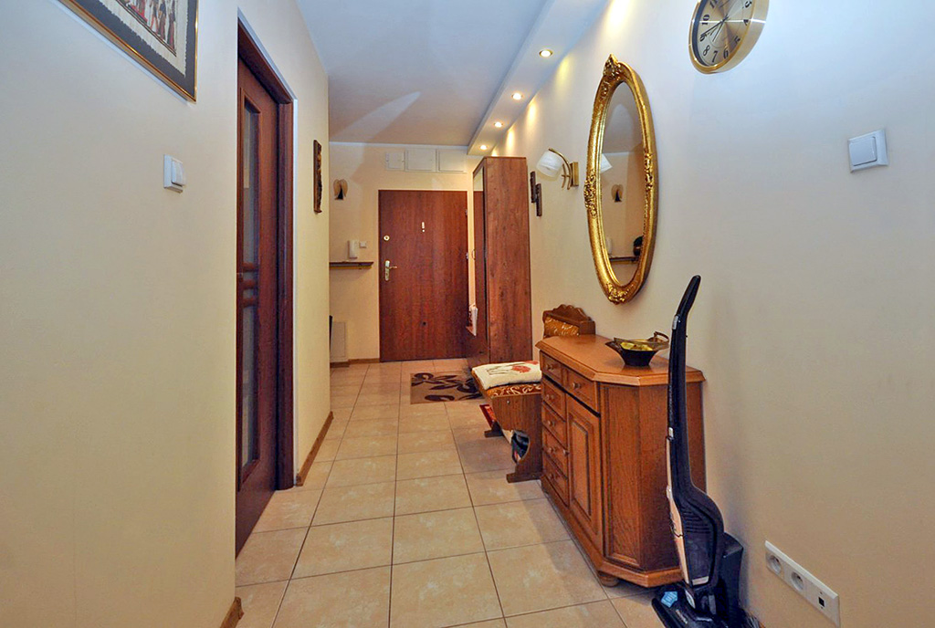 komfotowy hol w luksusowym apartamencie na sprzedaż Piotrków Trybunalski (okolice)
