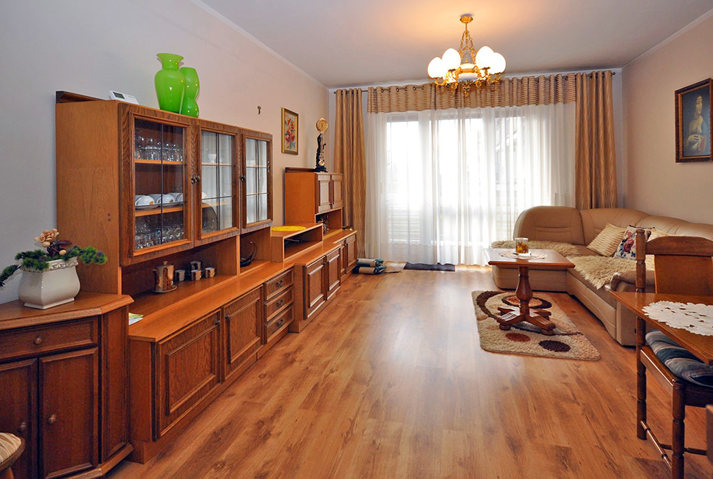 druga strona salonu w luksusowym apartamencie do sprzedaży Piotrków Trybunalski (okolice)