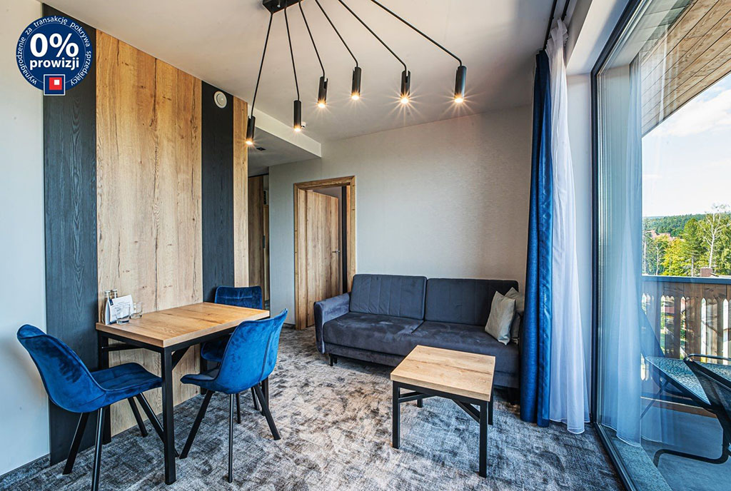 druga strona pokoju dziennego w luksusowym apartamenie do sprzedaży Szklarska Poręba