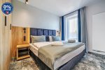 elegancka sypialnia w luksusowym apartamencie na sprzedaż Szklarska Poręba