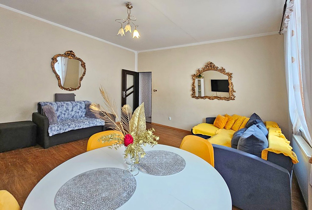 widok na jadalnię w luksusowym apartamencie na sprzedaż Zielona Góra (okolice)